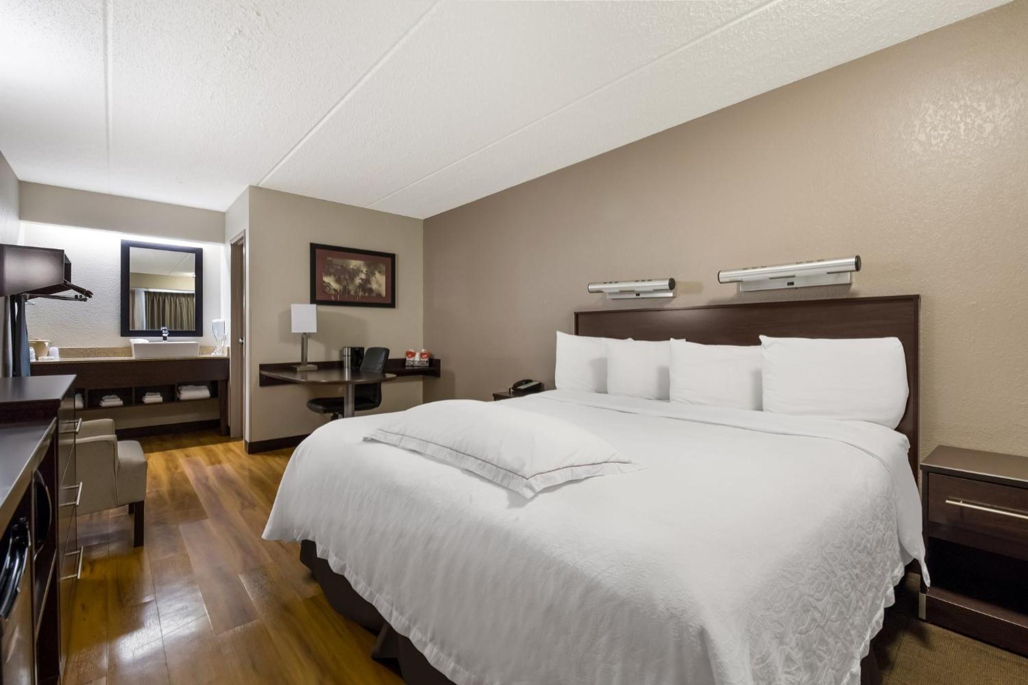Red Roof Inn Plus+ Nashville Airport Bagian luar foto