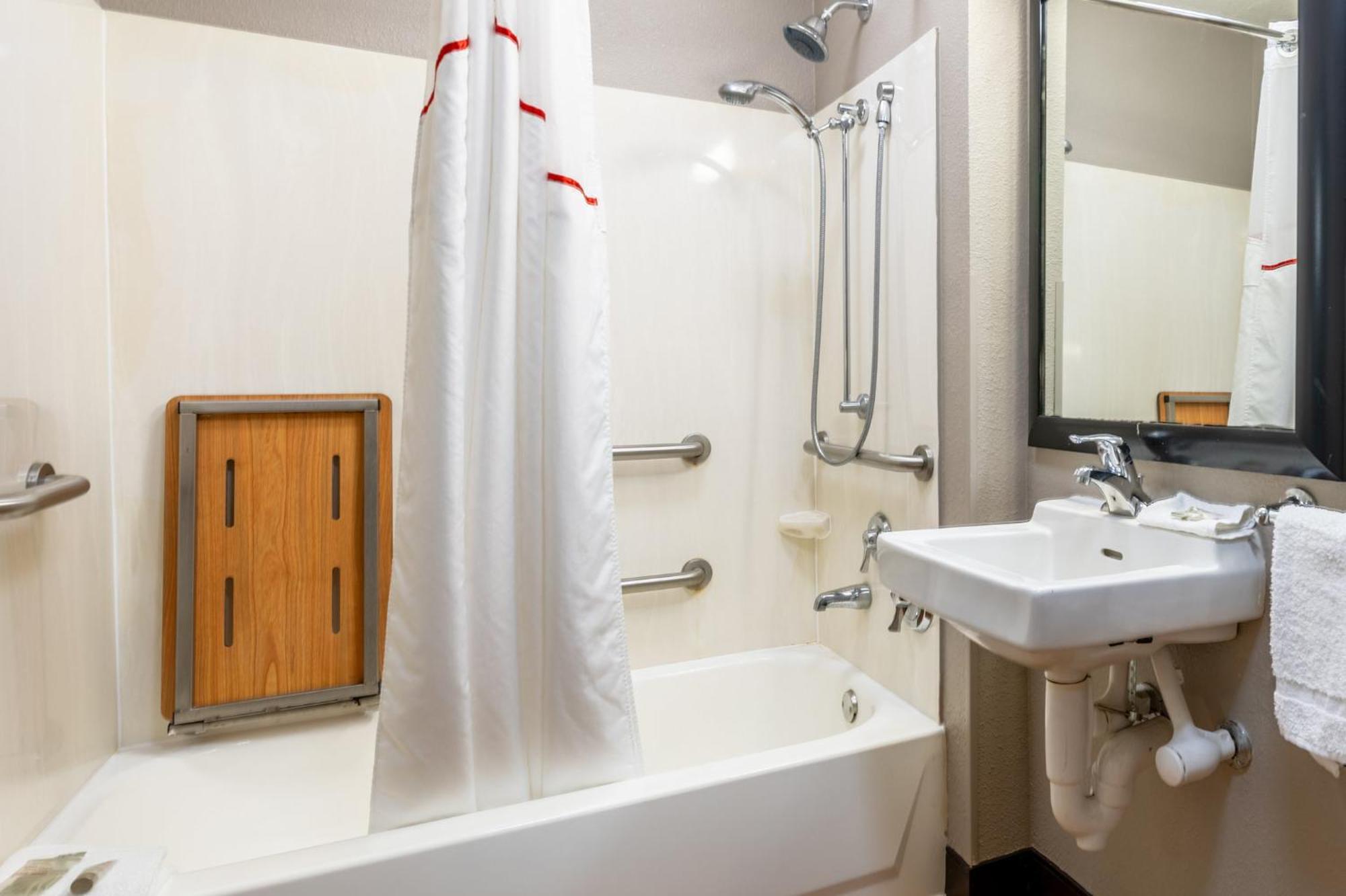 Red Roof Inn Plus+ Nashville Airport Bagian luar foto